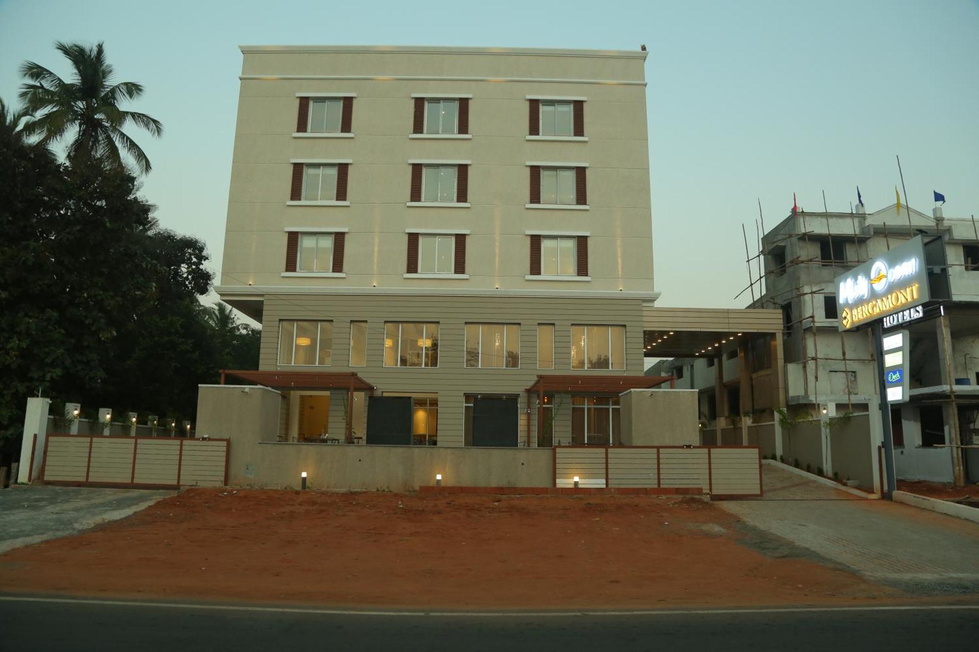 Misty Ocean - A Bergamont Group Of Hotel Kuilapalayam Kültér fotó
