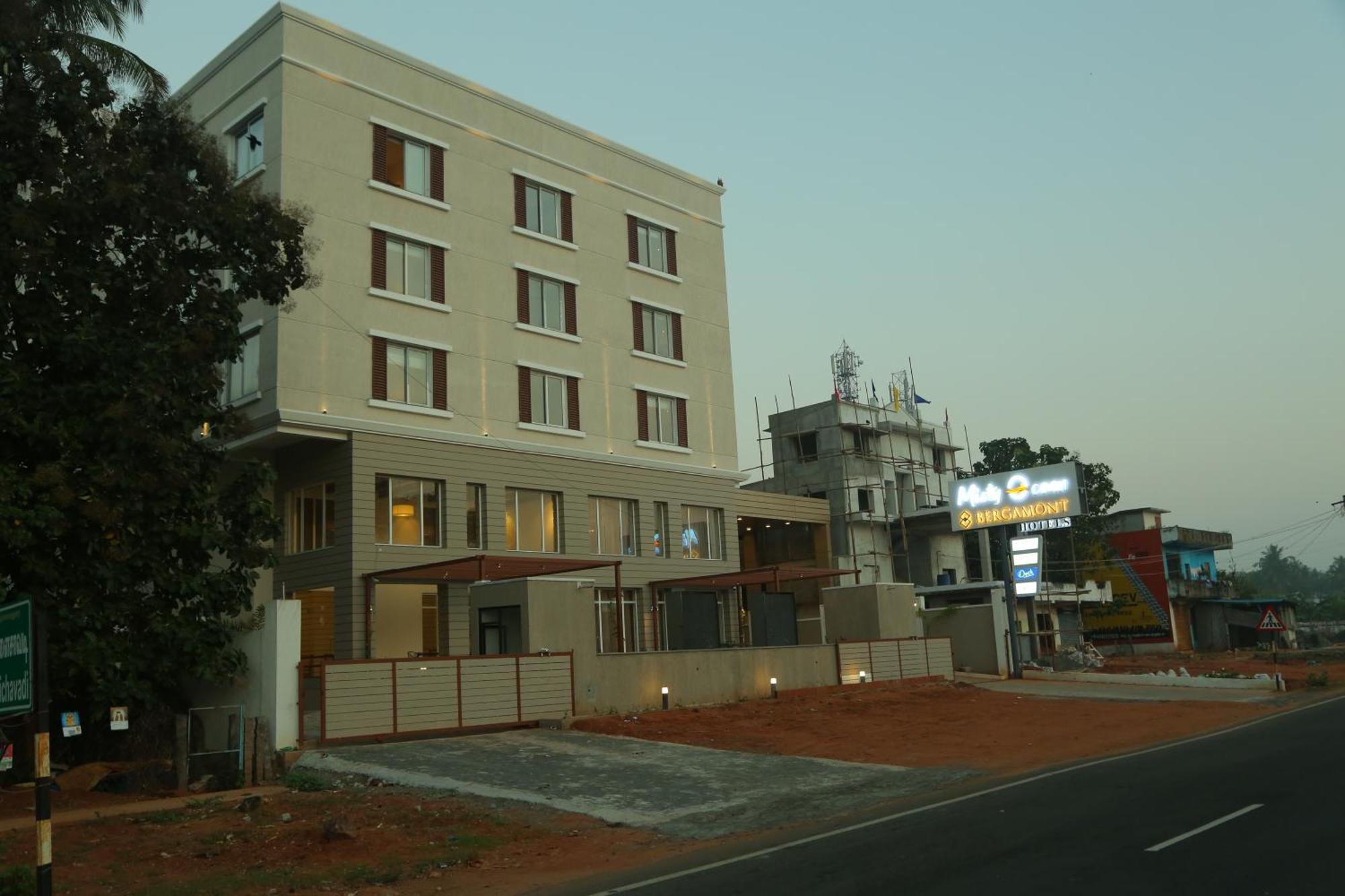 Misty Ocean - A Bergamont Group Of Hotel Kuilapalayam Kültér fotó